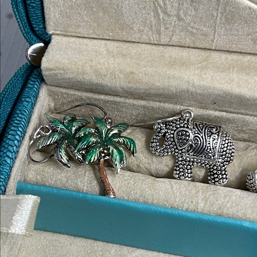 Teal Jewelry Box with Assorted Jewelry - Picture 5 of 7